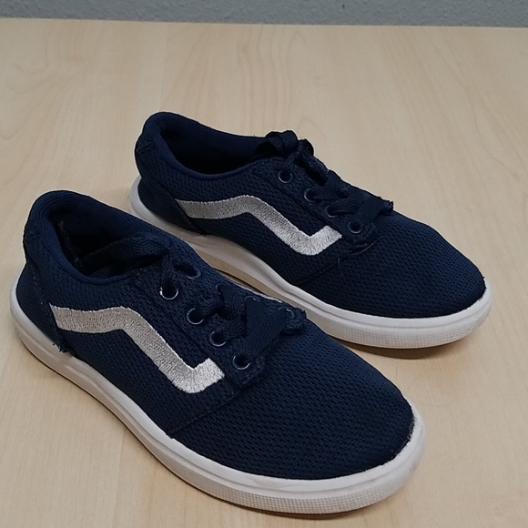 white tennis shoes vans